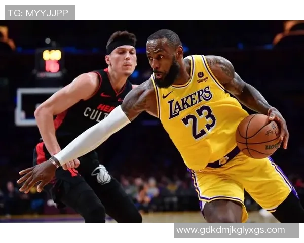 2020年10月1日湖人对热火精彩比赛回顾与精彩瞬间分析