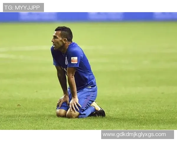 东体：特维斯在申花时练习都由自己决议，波耶特控制不了球队